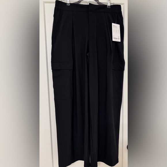 Athleta Pinnacle High Rise Cargo Trousers NWT in Black - Picture 4 of 9